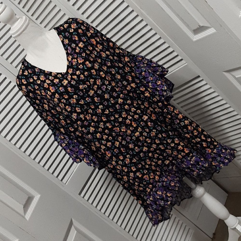Evans Black with Floral PatternFlowy Top with Flowy Sleeves NWOT